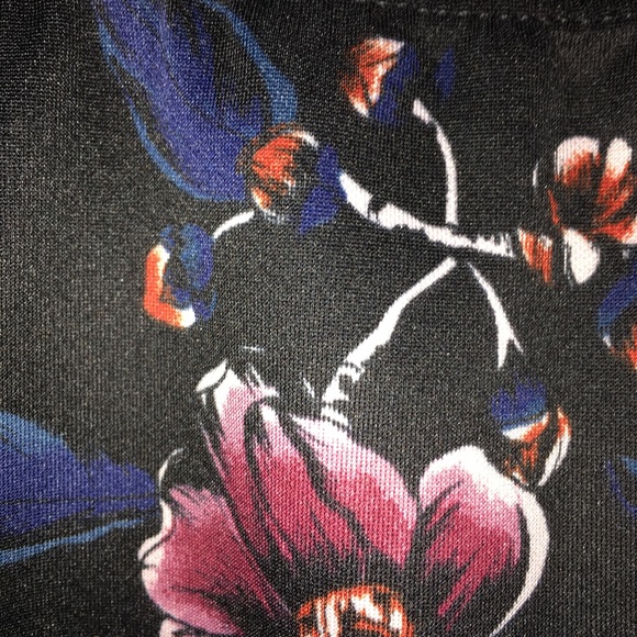 ✨LAST CHANCE ✨ Floral Crop Top | CHARLOTTE RUSSE - Picture 3 of 3